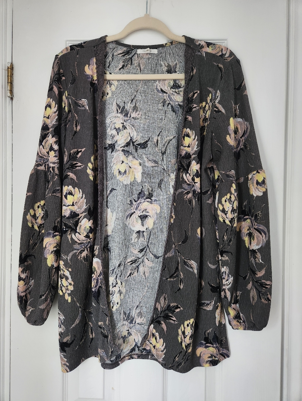 Maurices Gray Floral Crochet Trim Kimono - Size Small